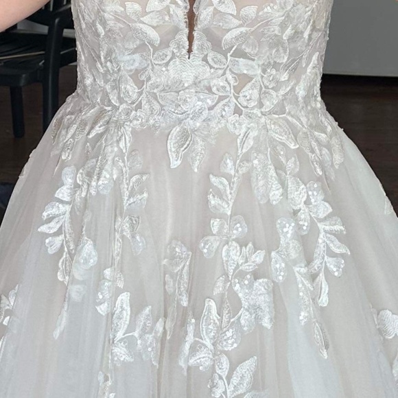 Wedding Dress - Picture 6 of 7